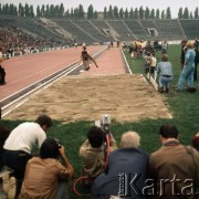 1972-1973, Warszawa, Polska.
Zawody lekkoatletyczne na stadionie Skry.
Fot. Lubomir T. Winnik, zbiory Ośrodka KARTA