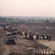 1973, Warszawa, Polska.
Praca w czynie społecznym przy budowie Wisłostrady.
Fot. Lubomir T. Winnik, zbiory Ośrodka KARTA