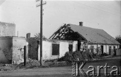 1939-1945, brak miejsca.
Zniszczenia wojenne.
Fot. NN, album nieznanego żołnierza Wehrmachtu, kolekcja Tomasza Kopańskiego, zbiory Ośrodka KARTA