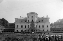 1939-1945, Łabunie.
Pałac Szeptyckich - obecnie Klasztor Sióstr Misjonarek.
Fot. NN, album nieznanego żołnierza Wehrmachtu, kolekcja Tomasza Kopańskiego, zbiory Ośrodka KARTA