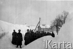 1939-1945, prawdopodobnie okolice Jasła.
Żołnierze Wehrmachtu.
Fot. NN, album nieznanego żołnierza Wehrmachtu, kolekcja Tomasza Kopańskiego, zbiory Ośrodka KARTA