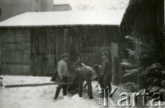 1939-1945, prawdopodobnie Jasło.
Żołnierze Wehrmachtu.
Fot. NN, album nieznanego żołnierza Wehrmachtu, kolekcja Tomasza Kopańskiego, zbiory Ośrodka KARTA