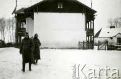 1939-1945, prawdopodobnie Jasło.
Żołnierze Wehrmachtu.
Fot. NN, album nieznanego żołnierza Wehrmachtu, kolekcja Tomasza Kopańskiego, zbiory Ośrodka KARTA