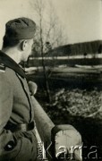 1939-1945, okolice Jasła.
Żołnierz Wehrmachtu na moście.
Fot. NN, album nieznanego żołnierza Wehrmachtu, kolekcja Tomasza Kopańskiego, zbiory Ośrodka KARTA