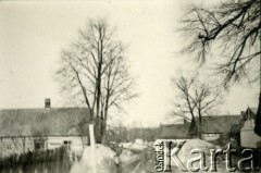 1939-1945, okolice Jasła.
Domy.
Fot. NN, album nieznanego żołnierza Wehrmachtu, kolekcja Tomasza Kopańskiego, zbiory Ośrodka KARTA