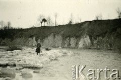 1939-1945, okolice Jasła.
Żołnierz Wehrmachtu na krze.
Fot. NN, album nieznanego żołnierza Wehrmachtu, kolekcja Tomasza Kopańskiego, zbiory Ośrodka KARTA