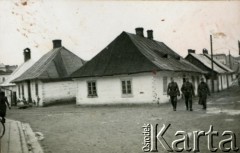 1939-1945, okolice Jasła.
Żołnierze Wehrmachtu.
Fot. NN, album nieznanego żołnierza Wehrmachtu, kolekcja Tomasza Kopańskiego, zbiory Ośrodka KARTA