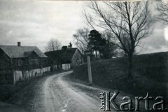 1939-1945, Tarnowiec.
Wjazd do miasteczka.
Fot. NN, album nieznanego żołnierza Wehrmachtu, kolekcja Tomasza Kopańskiego, zbiory Ośrodka KARTA