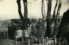 1939-1945, prawdopodobnie Jasło.
Żołnierz Wehrmachtu.
Fot. NN, album nieznanego żołnierza Wehrmachtu, kolekcja Tomasza Kopańskiego, zbiory Ośrodka KARTA