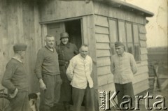 1939-1945, prawdopodobnie Jasło.
Żołnierze Wehrmachtu.
Fot. NN, album nieznanego żołnierza Wehrmachtu, kolekcja Tomasza Kopańskiego, zbiory Ośrodka KARTA