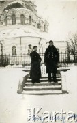 1939, Święciany, woj. wileńskie, Polska.
Mężczyźni na schodach przed Cerkwią Świętej Trójcy w Święcianach.
Fot. NN, zbiory Ośrodka KARTA, przekazała Anna Masewicz.