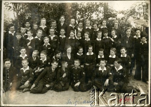 1935, Święciany, woj. wileńskie, Polska.
Zdjęcie grupowe uczniów ze szkoły w Święcianach.
Fot. NN, zbiory Ośrodka KARTA, przekazała Anna Masewicz.