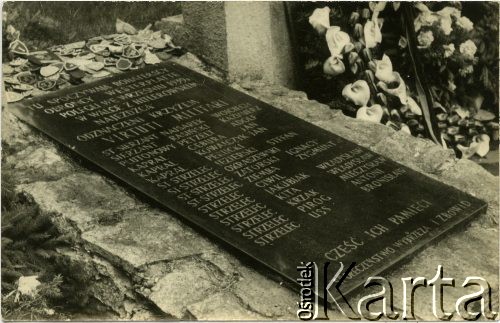 Po 1963, Westerplatte, Gdańsk, Polska.
Płyta upamiętniająca żołnierzy poległych w obronie Westerplatte.
Fot. NN, zbiory Ośrodka KARTA, przekazała Anna Masewicz.