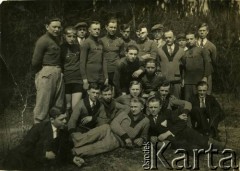 Lata 30., brak miejsca.
Członkowie klubu kolarskiego Jur Warszawa.
Fot. NN, zbiory Ośrodka KARTA, przekazała Jolanta Kosior