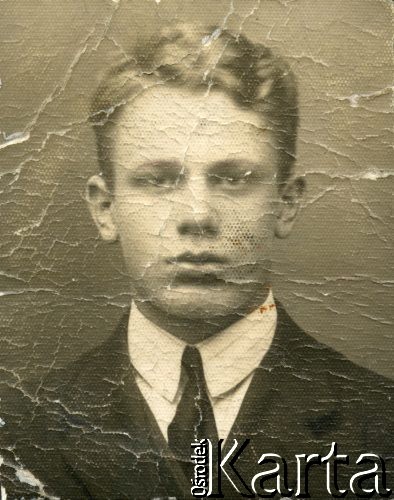 1932, Polska.
Wacław Urbanowicz (1913-2013). Karierę marynarską rozpoczął w 1936 roku na statkach pasażerskich GAL-u (Gdynia-Ameryka Linie Żeglugowe S.A): SS 
