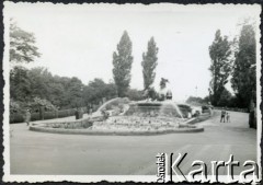 Przed 1939, Ameryka Południowa (?).
Fontanna w jednym z południowoamerykańskich miast.
Fot. NN, kolekcja Wacława Urbanowicza, zbiory Ośrodka KARTA