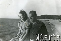 1948, Gdynia, Polska.
Wacław Urbanowicz w towarzystwie kobiety.
Fot. NN, kolekcja Wacława Urbanowicza, zbiory Ośrodka KARTA