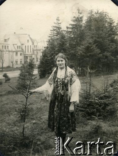 Lata 30., Piastów, Polska.
Kobieta o imieniu Janka.
Fot. NN, kolekcja Wacława Urbanowicza, zbiory Ośrodka KARTA