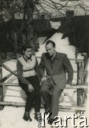 Lata 40. lub lata 50., Polska.
Wacław Urbanowicz w towarzystwie kobiety.
Fot. NN, kolekcja Wacława Urbanowicza, zbiory Ośrodka KARTA