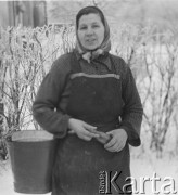 Po 1948, Bedlno k. Gostynina, Polska.
Pracownica Rolniczej Spółdzielni Produkcyjnej.
Fot. Jerzy Konrad Maciejewski, zbiory Ośrodka KARTA.