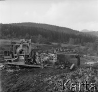 Lata 50., Bieszczady, Polska.
Miejsce budowy.
Fot. Jerzy Konrad Maciejewski, zbiory Ośrodka KARTA.