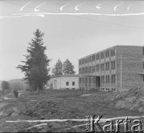 Lata 50., Bieszczady, Polska.
Miejsce budowy.
Fot. Jerzy Konrad Maciejewski, zbiory Ośrodka KARTA.