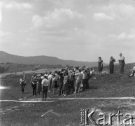 Lata 50., Bieszczady, Polska.
Turyści zwiedzają góry. 
Fot. Jerzy Konrad Maciejewski, zbiory Ośrodka KARTA.