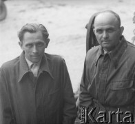 2.04.1950, Bojadła, woj. zielonogórskie, Polska.
Mieszkańcy Bojadła i okolic na otwarciu pierwszego w Polsce kina wiejskiego 