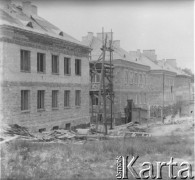Czerwiec 1948, Cieplice Śląskie-Zdrój, woj. wrocławskie, Polska.
Domy mieszkalne budowane przez Fabrykę Maszyn Papierniczych Fampa (powstała w 1946 r. w miejsce istniejącej od XIX w. Fabryki Hansa Füllnera). 
Fot. Jerzy Konrad Maciejewski, zbiory Ośrodka KARTA