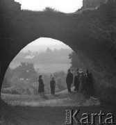 Prawdopodobnie lata 60., Czersk nad Wisłą, Polska. 
Panorama okolicy widoczna z zachowanych murów zamku książąt mazowieckich.
Fot. Jerzy Konrad Maciejewski, zbiory Ośrodka KARTA