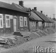 Po 1966, Czerwińsk nad Wisłą, woj. warszawskie, Polska.
Tradycyjna zabudowa małomiasteczkowa powstała na przełomie XIX i XX wieku.
Fot. Jerzy Konrad Maciejewski, zbiory Ośrodka KARTA