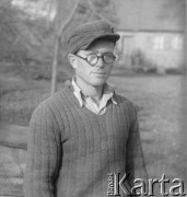 1951, Dębnica k. Człuchowa, woj. koszalińskie, Polska.
Wincenty Żukowski, członek Rolniczej Spółdzielni Produkcyjnej 