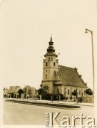Przed 1939, Gdynia, woj. pomorskie, Polska.
Kolegiata Najświętszej Marii Panny Królowej Polski (Kolegiata Gdyńska) w stylu neobarokowym została zbudowana ok. 1924 r. Znajduje się w centrum miasta w sąsiedztwie ul. Świętojańskiej.
Fot. Jerzy Konrad Maciejewski, zbiory Ośrodka KARTA
