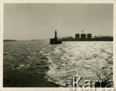 Przed 1939, Gdynia, woj. pomorskie, Polska.
Fragment portu morskiego.
Fot. Jerzy Konrad Maciejewski, zbiory Ośrodka KARTA