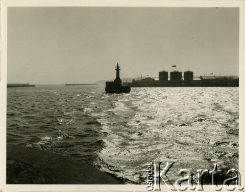 Przed 1939, Gdynia, woj. pomorskie, Polska.
Fragment portu morskiego.
Fot. Jerzy Konrad Maciejewski, zbiory Ośrodka KARTA