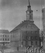 1947, Gliwice, woj. śląskie, Polska.
Ratusz miejski na Rynku Starego Miasta. Murowany budynek pochodzi z XVI w., był wielokrotnie przebudowywany.
Fot. Jerzy Konrad Maciejewski, zbiory Ośrodka KARTA