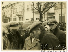 Przed 1939, Gorlice, woj. krakowskie, Polska.
Targ na rynku. 
Fot. Jerzy Konrad Maciejewski, zbiory Ośrodka KARTA