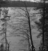 1961 lub 1965, Wigry, woj. białostockie, Polska.
Jezioro Wigry na Suwalszczyźnie.
Fot. Jerzy Konrad Maciejewski, zbiory Ośrodka KARTA