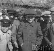 Prawdopodobnie lata 60., Polska.
Miejscowe dzieci.
Fot. Jerzy Konrad Maciejewski, zbiory Ośrodka KARTA
