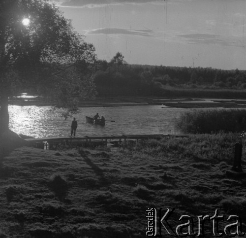 Lata 60. lub 70., Górecko Kościelne, woj. lubelskie, Polska.
Prawdopodobnie rozlewisko rzeki Szum.
Fot. Jerzy Konrad Maciejewski, zbiory Ośrodka KARTA