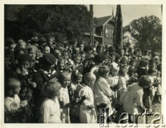 Przed 1939, Warszawa, Polska.
Dzieci witają żołnierzy Wojska Polskiego powracających do koszar z ćwiczeń.
Fot. Jerzy Konrad Maciejewski, zbiory Ośrodka KARTA