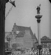 Po 1948, Warszawa, Polska.
Kolumna Zygmunta III Wazy na Starym Mieście. Monument został zniszczony podczas Powstania Warszawskiego, odbudowany w latach 1948-1949. W tle widoczna Bazylika Archikatedralna p.w. Męczeństwa św. Jana Chrzciciela.
Fot. Jerzy Konrad Maciejewski, zbiory Ośrodka KARTA