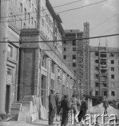 1950-1952, Warszawa, Polska.
Prace na budowie Marszałkowskiej Dzielnicy Mieszkaniowej (MDM).
Fot. Jerzy Konrad Maciejewski, zbiory Ośrodka KARTA
