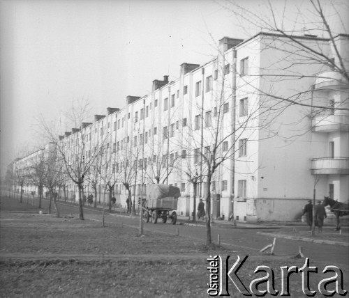 Po 1946, Warszawa, Polska.
Bloki mieszkalne w dzielnicy Żoliborz.
Fot. Jerzy Konrad Maciejewski, zbiory Ośrodka KARTA