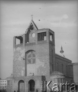 Po 1946, Warszawa, Polska.
Kościół św. Stanisława Kostki na warszawskim Żoliborzu. Został wybudowany w okresie międzywojennym, w latach 1930-1939. Znacznie zniszczony w Powstaniu Warszawskim. Po wojnie rozpoczęto jego odbudowę.
Fot. Jerzy Konrad Maciejewski, zbiory Ośrodka KARTA