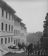 1948, Warszawa, Polska.
Widok na ul. Bednarską na Mariensztacie. Robotnicy budują nowe kamienice. 
Fot. Jerzy Konrad Maciejewski, zbiory Ośrodka KARTA