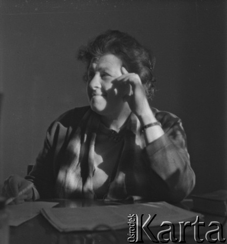 Marzec 1958, Warszawa, Polska.
Dziennikarka 