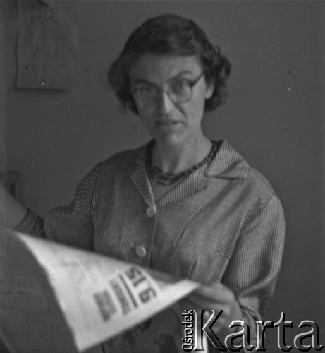 Marzec 1958, Warszawa, Polska.
Dziennikarka gazety 