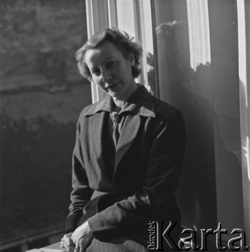 Marzec 1958, Warszawa, Polska.
Dziennikarka 