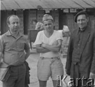 Lata 60., Spławy, woj. lubelskie, Polska.
Robotnicy pracujący w cegielni. W głębi widoczna Irena Rak (z lewej).
Fot. Jerzy Konrad Maciejewski, zbiory Ośrodka KARTA